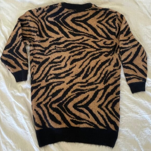 H&M Womens Cardigan Sweater Orange Black Knit Tiger Animal Print Fuzzy Warm - Picture 2 of 4